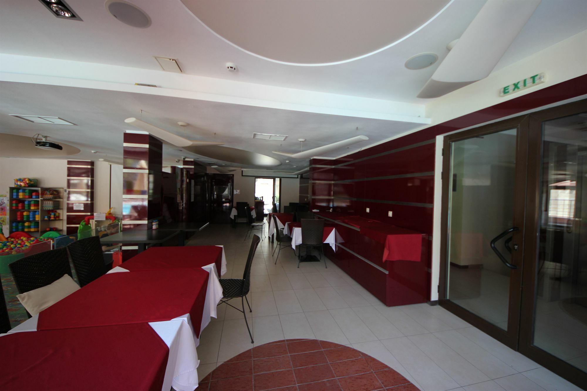 Menada Tarsis Apartments ซันนีบีช ภายนอก รูปภาพ